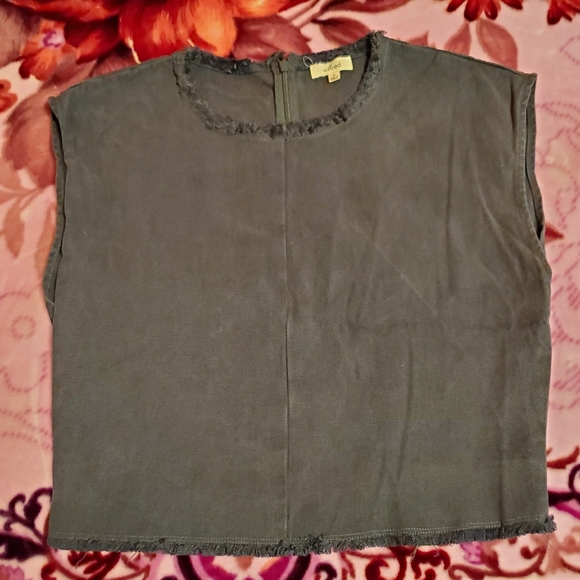 Aritzia Tops - Wilfred Crop Top Zippered M Aritzia Tops - Wilfred Crop Top Zippered M
